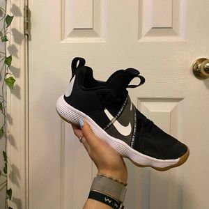 nike women’s react hyperset volleyball shoes